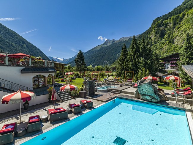 Auf in Ihr De-luxe-Wellnesshotel im Stubaital