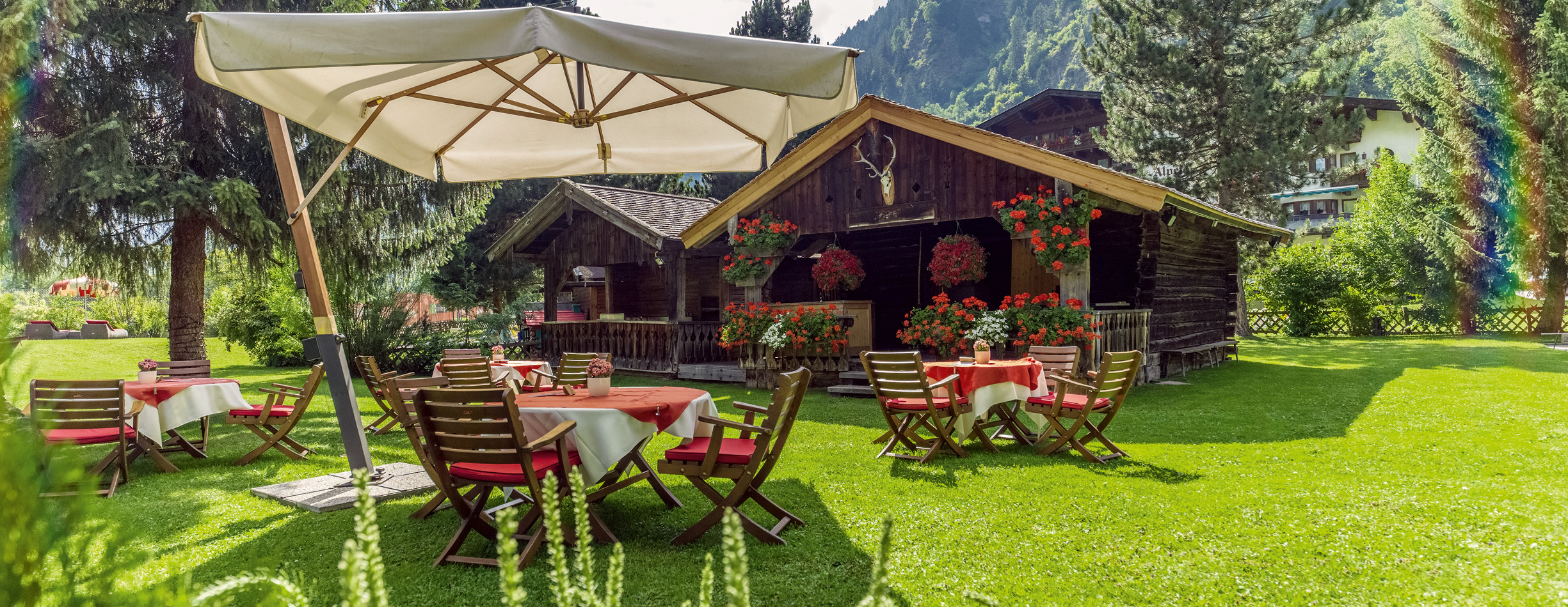 Wellnesshotel in den Alpen-Relais_Chateaux_Spa_Hotel_Jagdhof_Neustift_Tirol_Stubai_Austria_5_Sterne_Sommer-c-avmedia-Georg-Schoenwiese